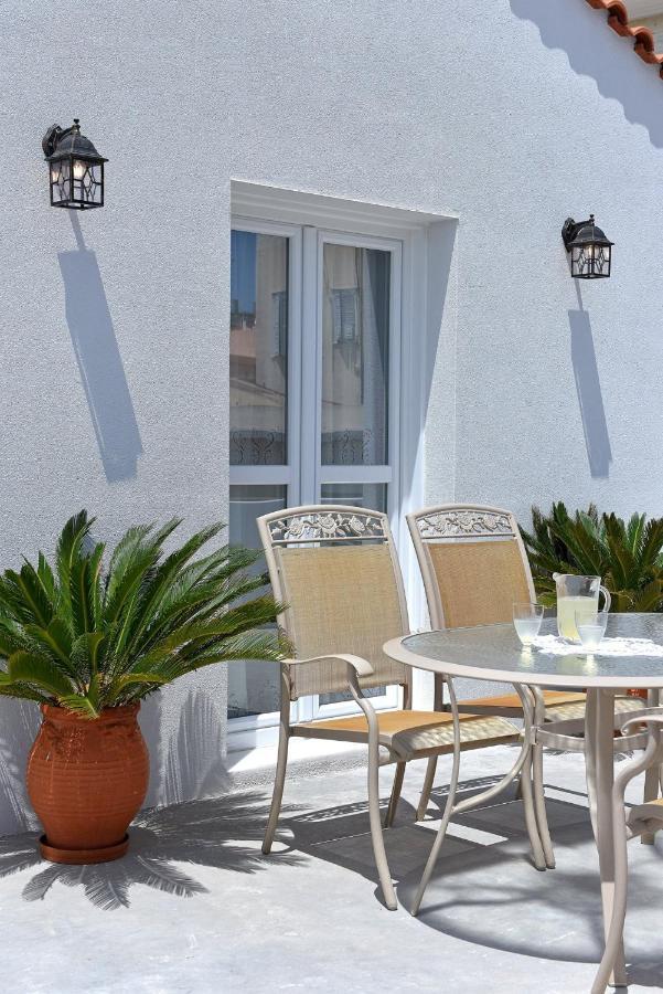 Oisyra Boutique Suites Ermoupoli Esterno foto