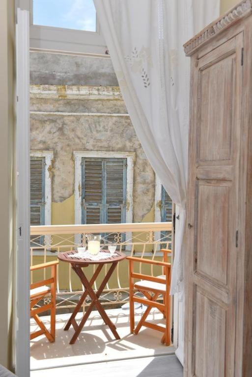 Oisyra Boutique Suites Ermoupoli Esterno foto
